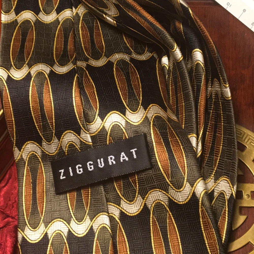 Ziggurat tie - Picture 2 of 2